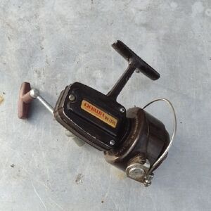 Daiwa Fishing Reel in Black and Brown